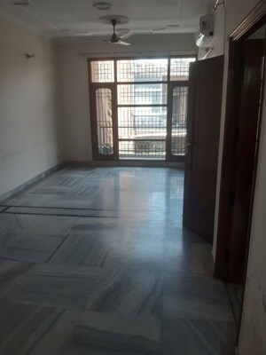 Room in 3 BHK Builder Floor at Sector 51 – for Rent