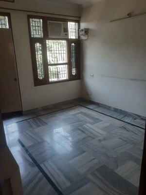 Room in 3 BHK Builder Floor at Sector 51 – for Rent