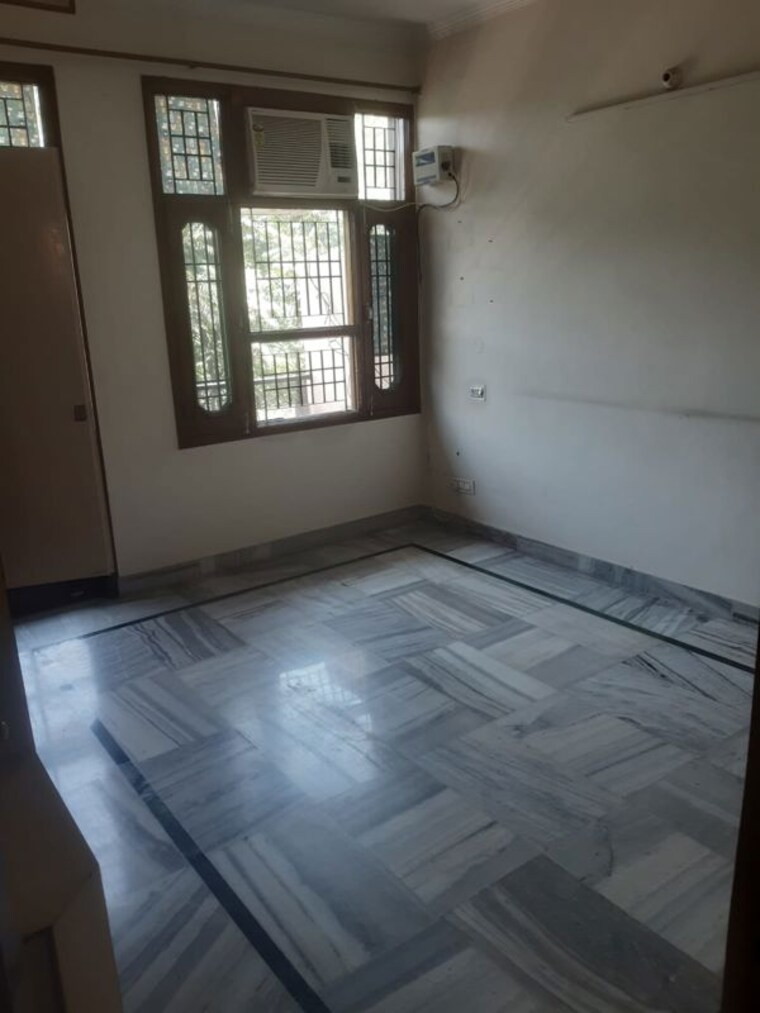 Room, sector 51 3 Bedroom 1500 Sq.Ft. Builder Floor In Sector 51 Chandigarh 10453862