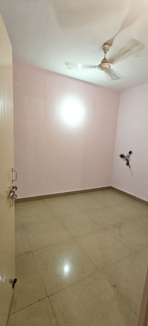 Room in 2 BHK Apartment at Conscient Habitat 78, Sector 78 – for Rent