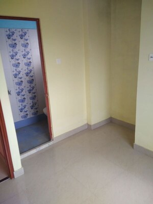 Room in 2 BHK Builder Floor at Thakurpukur – for Sale