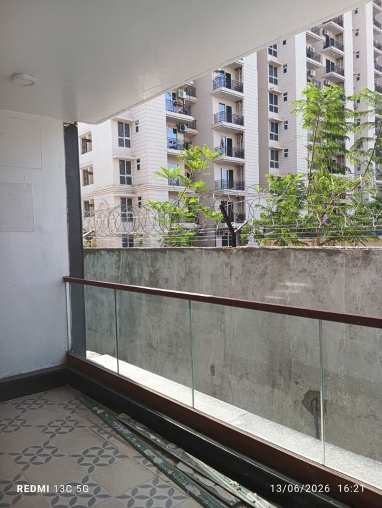 Balcony, signature-global-city-63a 3 Bedroom 1400 Sq.Ft. Apartment In Sector 63a Gurgaon 10453882