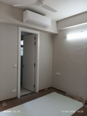 Room in 3 BHK Apartment at Signature Global City 63A, Sector 63a – for Sale