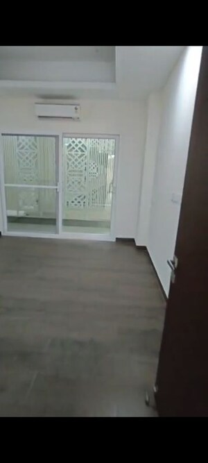 Room in 5 BHK Penthouse at Uchdpl Veridia Oakwood Enclave, Wave City – for Rent
