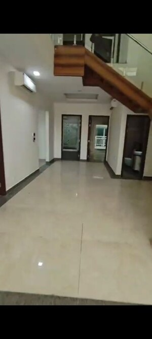 Room in 5 BHK Penthouse at Uchdpl Veridia Oakwood Enclave, Wave City – for Rent