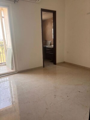 Room in 2 BHK Apartment at Smart World Orchard, Sector 61 – for Rent