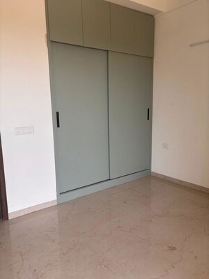 Room in 2 BHK Apartment at Smart World Orchard, Sector 61 – for Rent