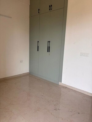 Room in 2 BHK Apartment at Smart World Orchard, Sector 61 – for Rent