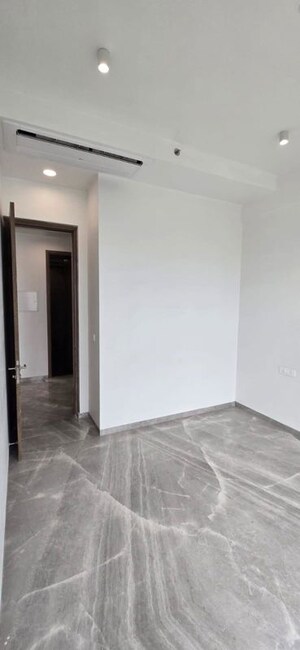Room in 3 BHK Apartment at Prestige Jasdan Classic, Mahalaxmi – for Rent