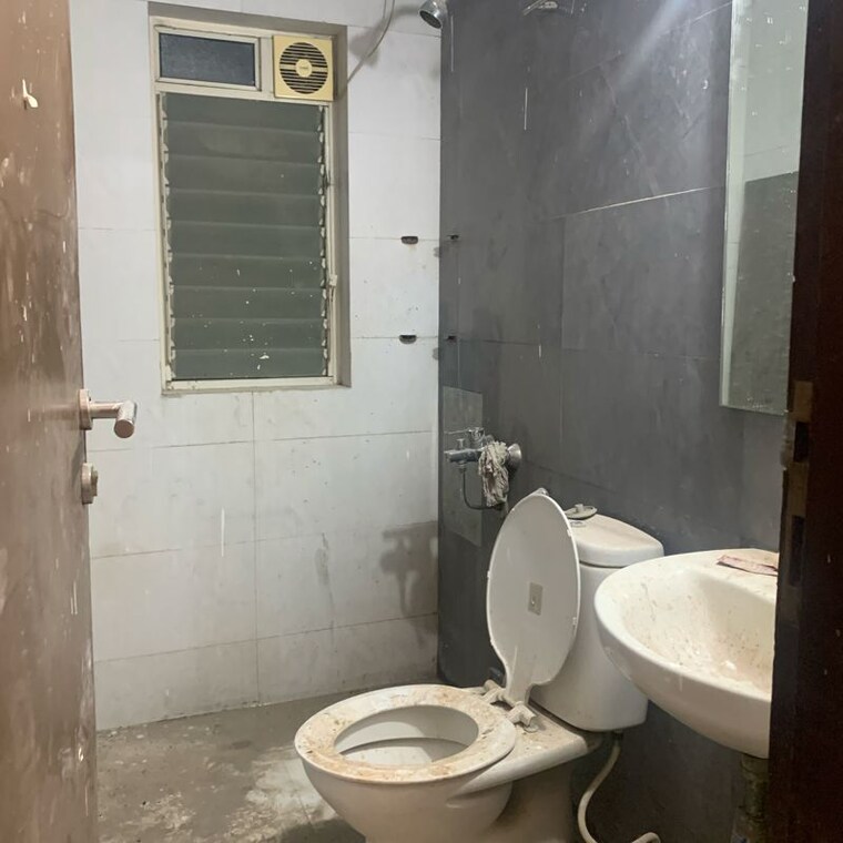 Bathroom, the-wadhwa-parwana-tower 1 Bedroom 427 Sq.Ft. Apartment In Saibaba Nagar Mumbai 10451939