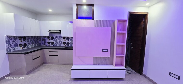 Living Room, sector 73 2 Bedroom 1100 Sq.Ft. Builder Floor In Sector 73 Noida 10454065