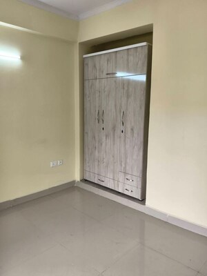 Room in 4 BHK Apartment at Trident Embassy, Sector 1 Greater Noida – for Rent