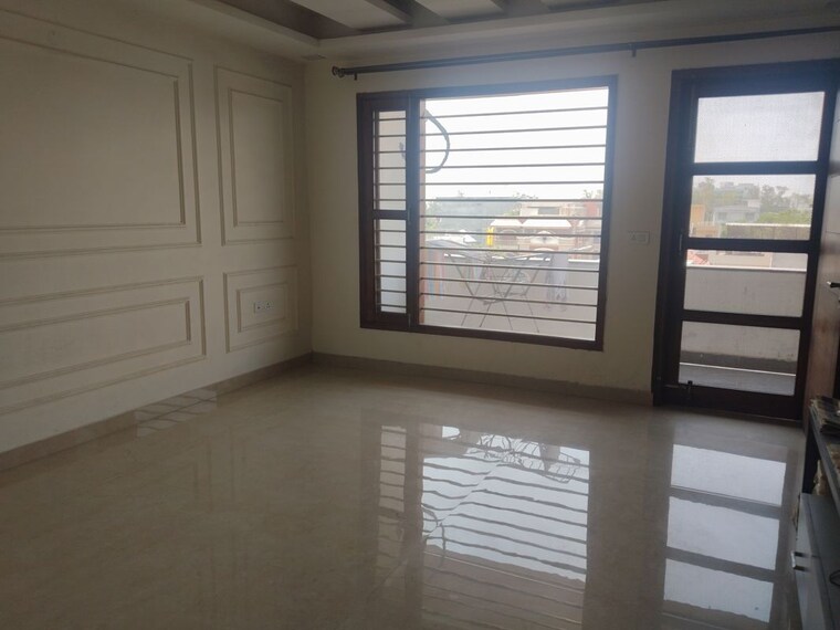 Room, sector 21c 4 Bedroom 500 Sq.Yd. Builder Floor In Sector 21c Faridabad 10454087