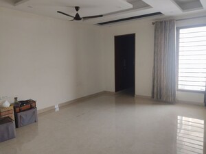 Room in 4 BHK Builder Floor at Sector 21c – for Sale