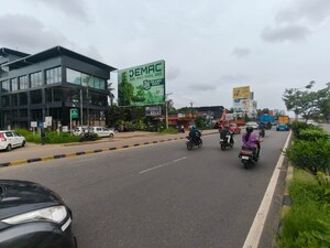 Parking in  Showroom at Kundanoor – for Rent