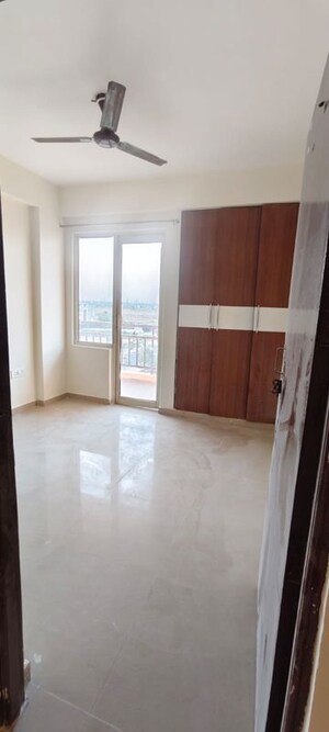 Room in 2.5 BHK Apartment at ROF Aalayas Phase 2, Sector 102 – for Rent