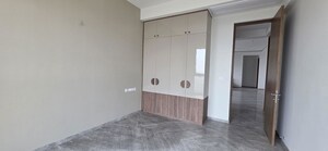 Room in 4 BHK Apartment at Prestige Jasdan Classic, Mahalaxmi – for Rent