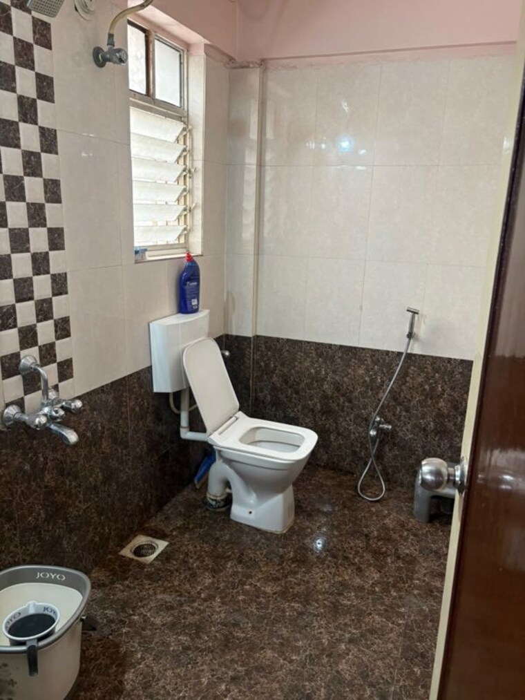 Bathroom, goel-ganga-hari-ganga 2 Bedroom 950 Sq.Ft. Apartment In Yerawada Pune 10454135