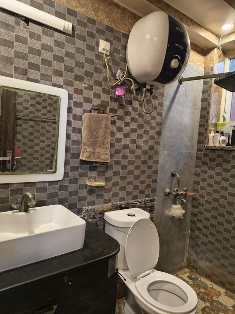 Bathroom, mahagun-moderne 2.5 Bedroom 1250 Sq.Ft. Apartment In Sector 78 Noida 10454137