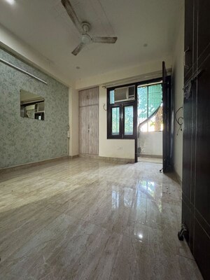 Room in 2 BHK Apartment at Chattarpur – for Rent