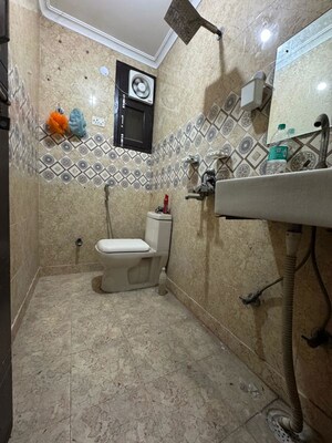 Team Area in 2 BHK Apartment at Chattarpur – for Rent