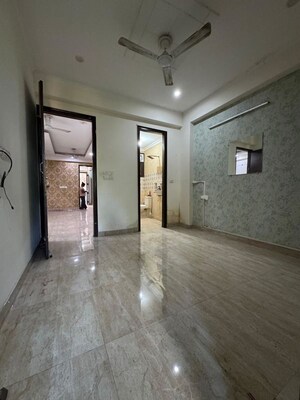 Room in 2 BHK Apartment at Chattarpur – for Rent