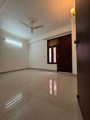 Room in 2 BHK Apartment at Chattarpur – for Rent
