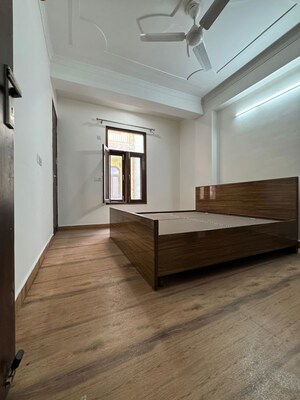 Room in 2 BHK Apartment at Chattarpur – for Rent