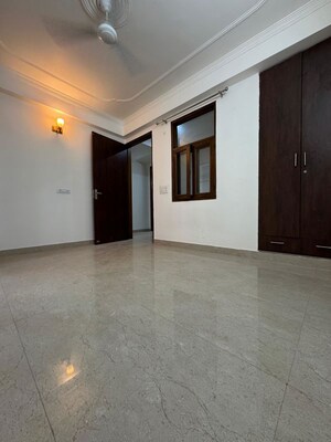 Room in 2 BHK Apartment at Chattarpur – for Rent