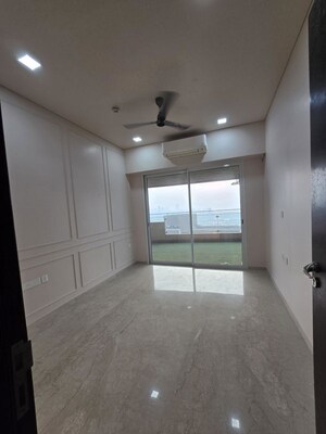 Room in 3 BHK Apartment at Lokhandwala Minerva Mahalaxmi, Mahalaxmi – for Rent