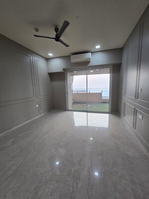 Room in 3 BHK Apartment at Lokhandwala Minerva Mahalaxmi, Mahalaxmi – for Rent