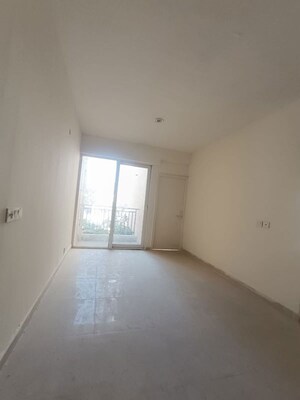 Room in 2 BHK Apartment at Signature Global Prime, Sector 63a – for Rent