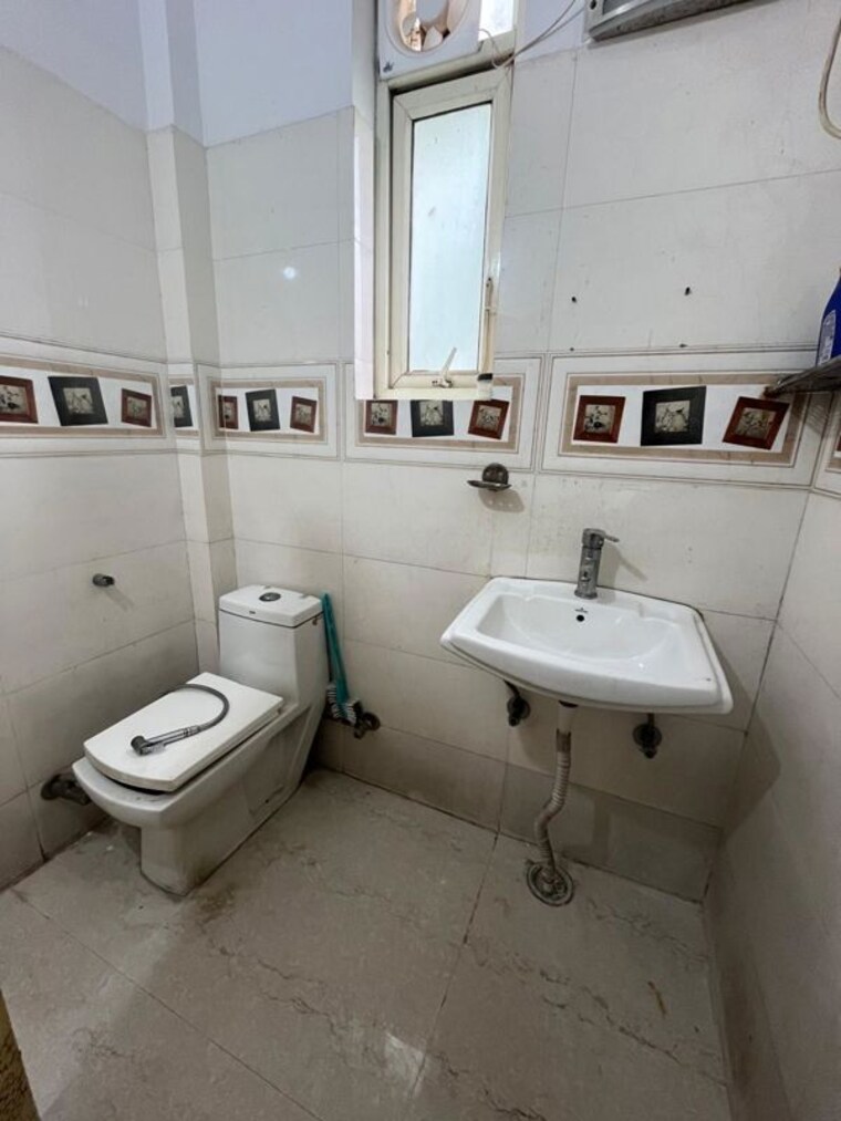 Bathroom, moti vihar 1 RK 170 Sq.Ft. Builder Floor In Moti Vihar Gurgaon 10454232