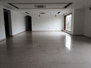 Room in 3 BHK Builder Floor at Lavish Apartment, Malcha Marg – for Rent