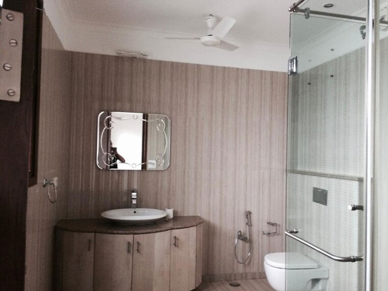 Bathroom, lavish-apartment 3 Bedroom 8000 Sq.Ft. Builder Floor In Malcha Marg Delhi 10454282