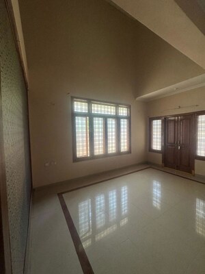 Room in 5 BHK Independent House at Lakdi Ka Pul – for Sale