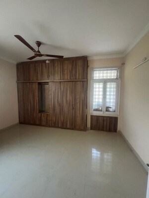 Room in 5 BHK Independent House at Lakdi Ka Pul – for Sale