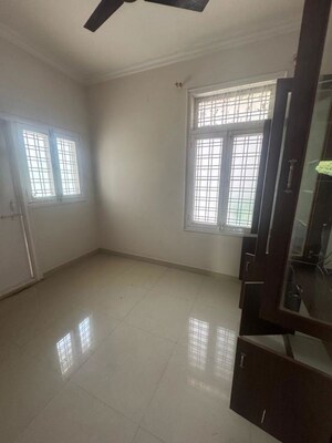 Room in 5 BHK Independent House at Lakdi Ka Pul – for Sale