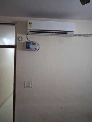 Furnished Amenities in 1 BHK Builder Floor at East Of Kailash – for Rent