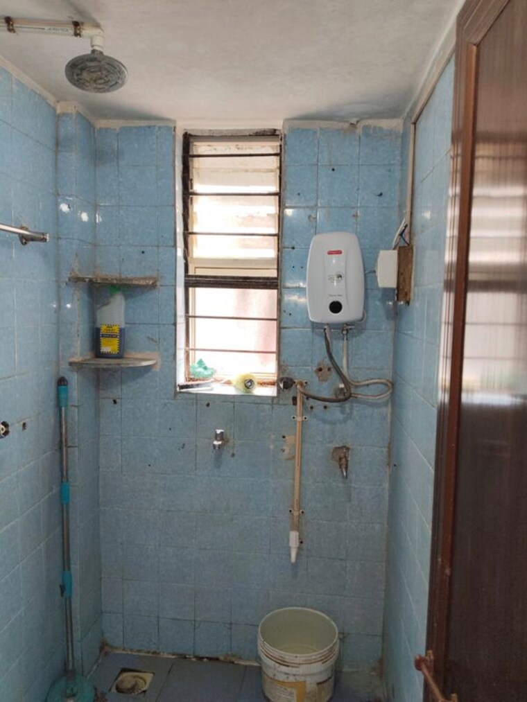 Bathroom, yashodhan-chs-erandwane 1 Bedroom 550 Sq.Ft. Apartment In Erandwane Pune 10454317