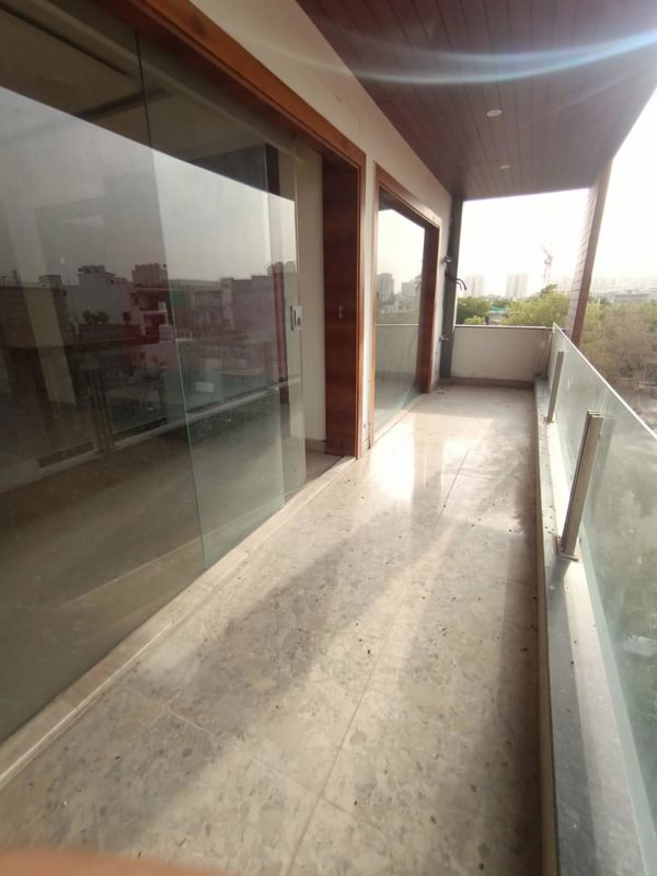 3 BHK + Study Room,Extra Room,Basement 2025 Sq.Ft. Apartment in BPTP Amstoria Country Floor