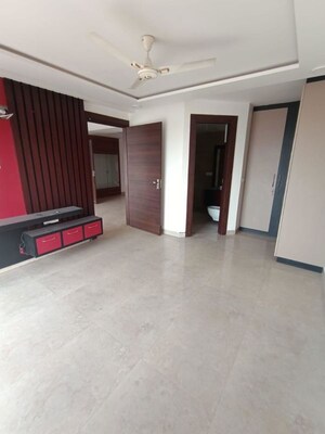 Room in 3 BHK Apartment at BPTP Amstoria Country Floor, Sector 102 – for Rent