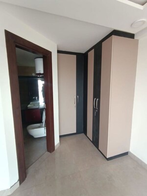 Room in 3 BHK Apartment at BPTP Amstoria Country Floor, Sector 102 – for Rent