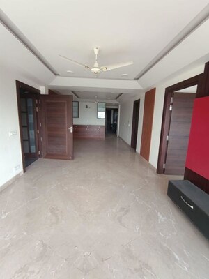 Room in 3 BHK Apartment at BPTP Amstoria Country Floor, Sector 102 – for Rent