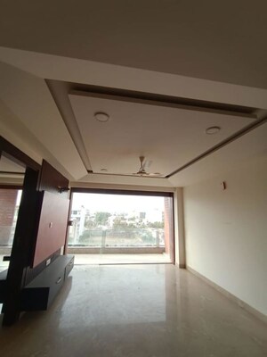 Kitchen in 3 BHK Apartment at BPTP Amstoria Country Floor, Sector 102 – for Rent