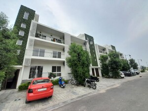 2.5 BHK Builder Floor For Sale in Central Park Flower Valley, Sohna Sector 33