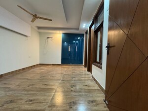 Room in 3 BHK Apartment at Chattarpur – for Rent