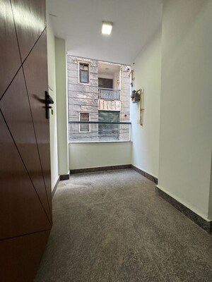 Room in 3 BHK Apartment at Chattarpur – for Rent