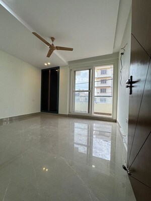 Room in 3 BHK Apartment at Chattarpur – for Rent
