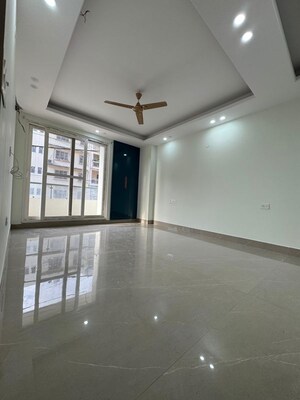 Room in 3 BHK Apartment at Chattarpur – for Rent